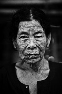  Exposición Marcadas y performances en La Marca del fotógrafo español Edu Bayer 