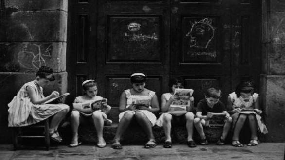 ©Eugeni Forcano. Pasión por la lectura, 1962.