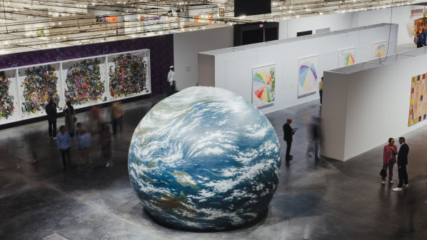 Art Basel ofrece primicias de su edición 2024 en Miami Beach