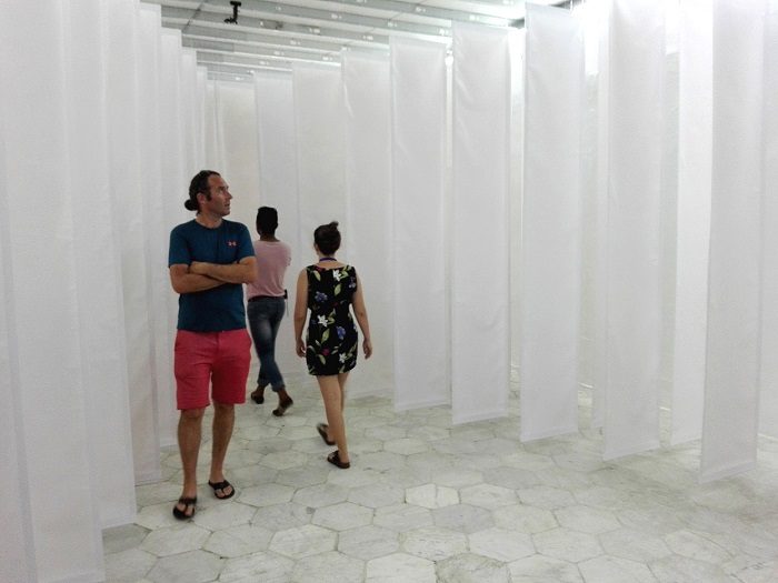 personas interesadas por el Arte en inauguración de la Bienal de La Habana 