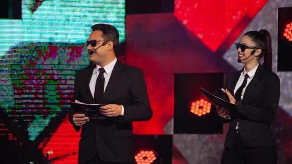 presentadores de Lucas en escena 