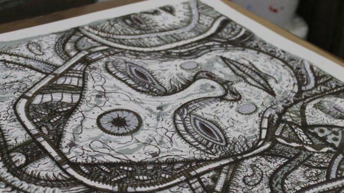 López Oliva´s serigraphy is printed to open screen