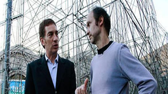 El Ministro de Ambiente y Espacio Público Diego Santilli y el artista Pablo Siquier junto a la obra 1201, presentada en la edición actual de ArteBA y que integrará el patrimonio de la Ciudad