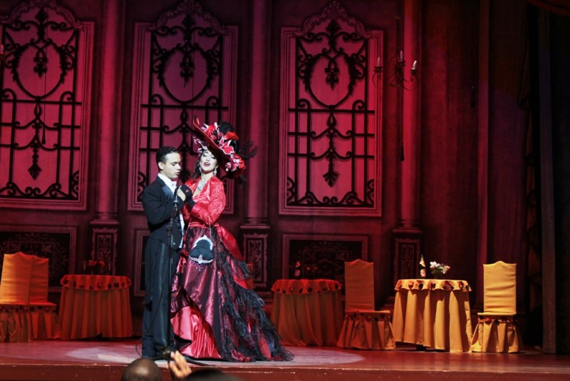 Presentación de La viuda alegre por el Teatro Lírico Rodrigo Prats de Holguín 