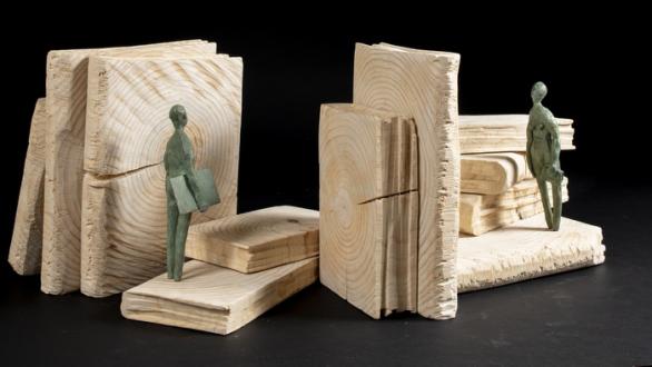 MARIANO VILALLONGA_Entre lineas_28 x 74 x 42 cm_bronce y madera.JPG