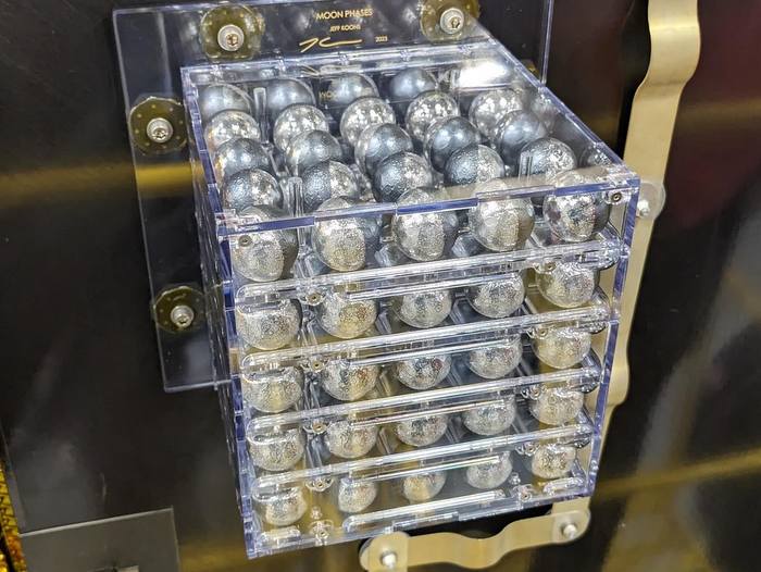 Esculturas terrestres viajan a la Luna