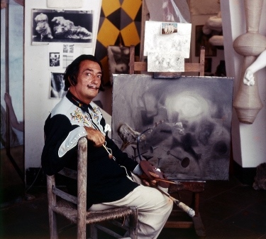 Una juez de Madrid ordena la exhumación del cadáver de Salvador Dalí por una demanda de paternidad 