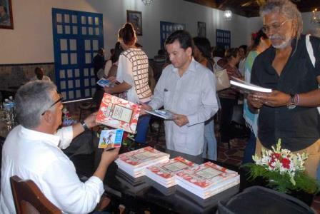 Presentan en Fiesta del Fuego libro sobre cultura popular 