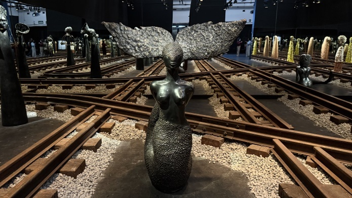 “Onde está o medo está a força” en Sesc Belenzinho: Nádia Taquary presenta obras sobre ancestralidad y femenino