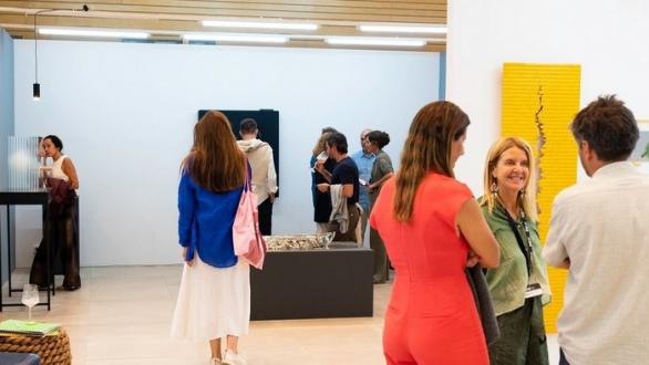 Personas en feria ESTE ARTE