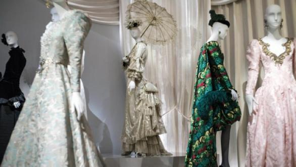 Maniquíes con ropa del diseñador