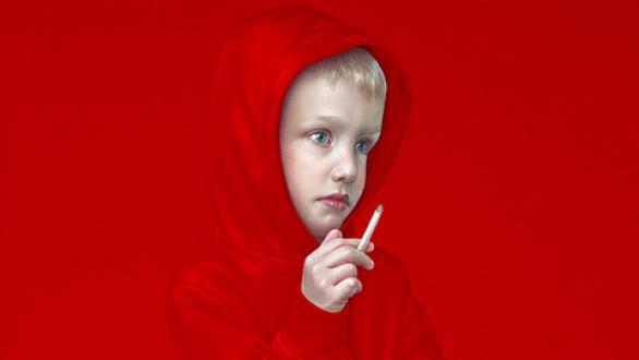 dibujo de persona con cigarro 