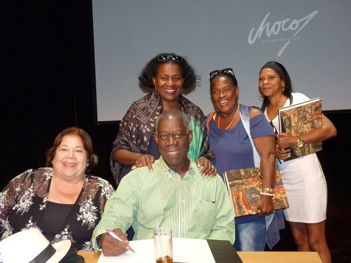 Choco con familiares y amigos