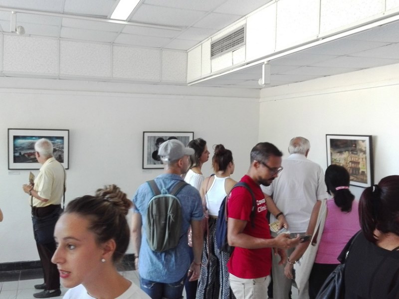 Asistentes a la presentación de la carpeta fotográfica