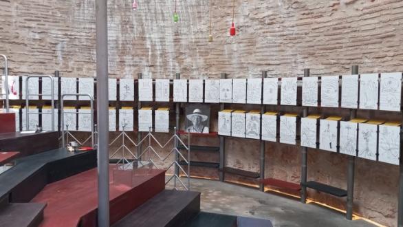 Las coplas manriqueñas, en versión plástica de Geo Ripley, se exponen en el Castillo donde cayó mortalmente herido Jorge Manrique