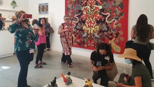 vista de las obras y participantes en el Encuentro Binacional de Mujeres Artistas Visuales 