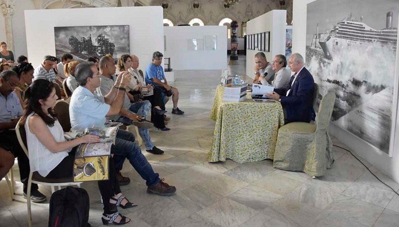 Vista de los presentes. Presentación arte 45 en la XIII Bienal de La Habana 