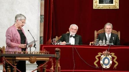 Paz Battaner ingresa en la Real Academia Española