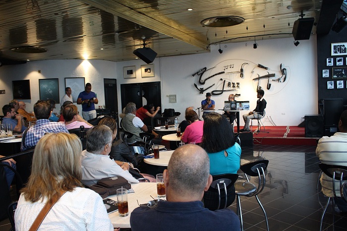 The magazine Arte por Excelencias no. 42 had a special presentation -together with its sisters Excelencias Turísticas del Caribe and the Americas, Excelencias del Motor and Excelencias Gourmet- in a unique place in the Cuban capital: the Jazz Café de Galerías Paseo, in El Vedado.