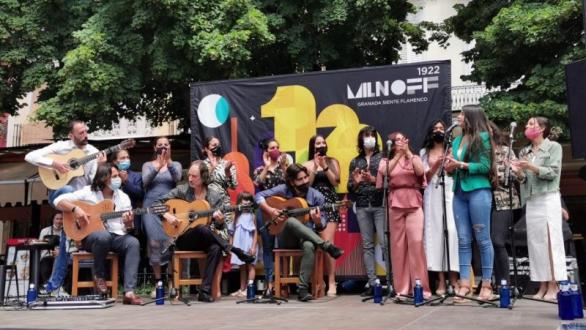 Artistas en escena durante el festival Milnoff