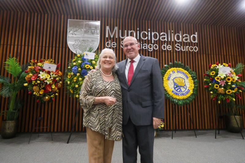 Teresa Fuller Granda, hija de Chabuca Granda, y Carlos Bruce, alcalde de Surco