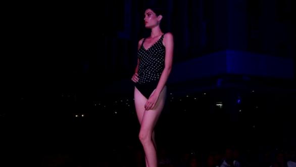 Modelo con diseño de Naivys Fernández