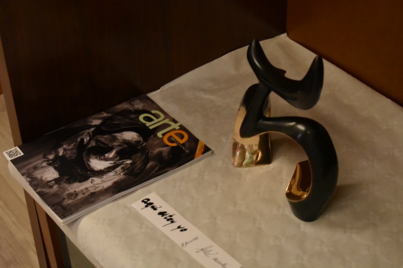 Here I am, sculpture by Félix Martín
