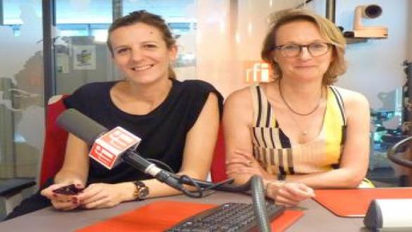 Albertine de Galbert y Paula Aisemberg, curadoras de la exposición “My Buenos Aires”, en los estudios de RFI Foto: Jordi Batallé/RFI