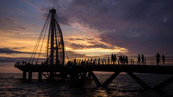 muelle los muertos al atardecer
