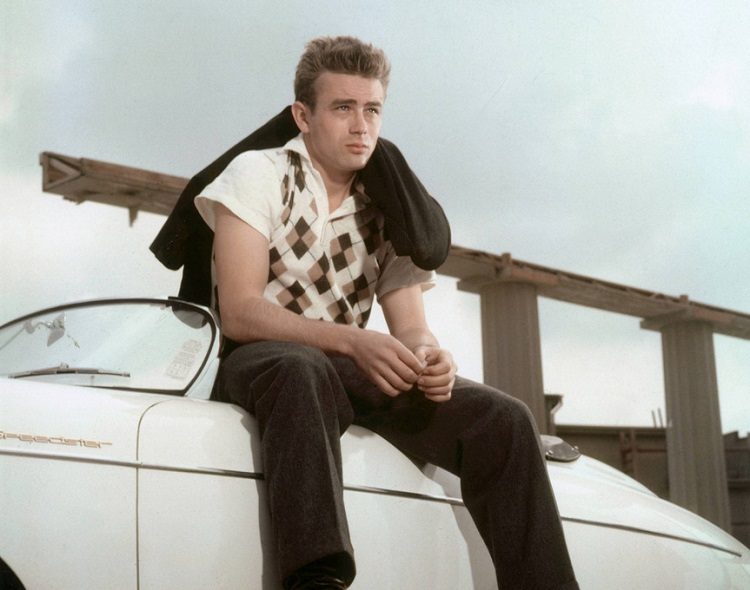 James Dean era fanático a los autos deportivos