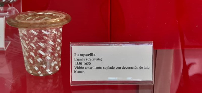 recorrido por la muestra Vidrio español en La Habana. S. XVI-XIX