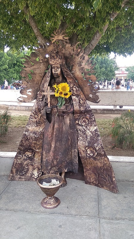 Performance in the park Calixto García