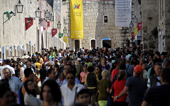 Exhibitors from 35 Nations at International Book Fair in Cuba
