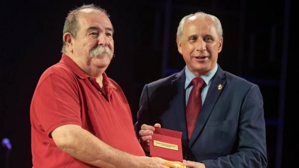 Juan Padróin recibe el premio Excelencias del Arte 