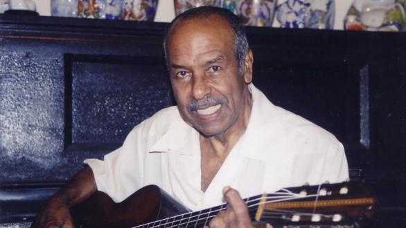 Ñico y su guitarra