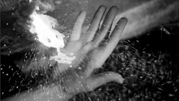 Ana Vaz, Meteoro (Meteor), 2023–24, Filmkader, 16mm, transferiert auf 4K, Courtesy die Künstlerin