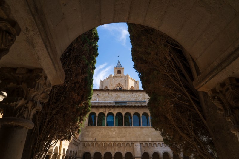 Manifesta Barcelona. Vista del claustro románico del Monasterio de Sant Cugat del Vallés 