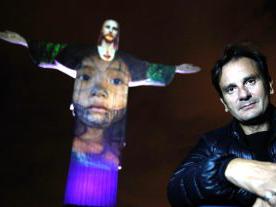 Gaspare Di Caro Delights Santiago de Cuba with his Luminography 