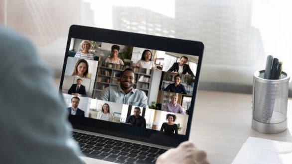 persona que interactúa con otras a través de la pc