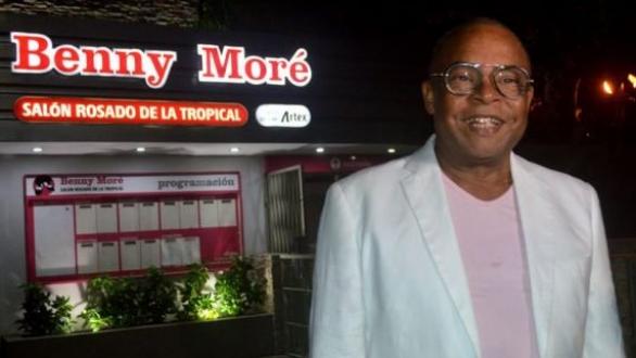 Adalberto Álvarez en el salón Benny Moré de la Tropical 
