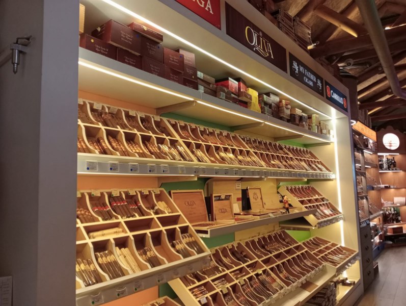 Exhiben en Madrid humidor inspirado en la Puerta de Alcalá