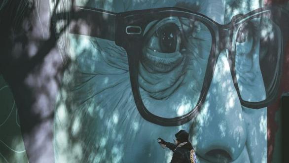 Rostro de persona en un Mural pintado por Mon Devane ubicado en el camino de santiago ecorrerá-el-Camino-de-Santiago-759x500.jpg