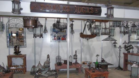 Stand con la obra de Douglas Lucas 