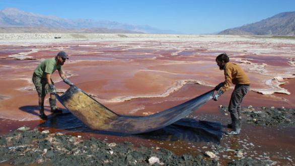 © Optics Division of the Metabolic Studio (Lauren Bon, Tristan Duke and Richard Nielsen), Lake Bed Developing Process, 2013