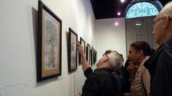 Emilio Florez Abín, explica su obra a los invitados