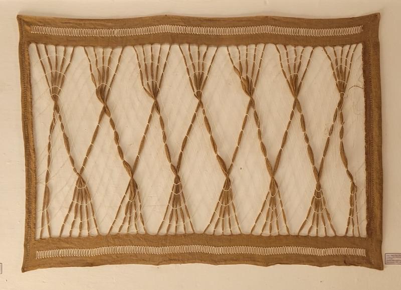 Obra de la exposición “Tejidos Paralelos”