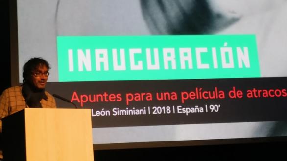 Elías León Siminiani presenta “Apuntes para una película de atracos”