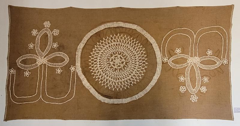 Obra de la exposición “Tejidos Paralelos”