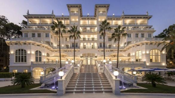 Entrada del gran hotel miramar en málaga