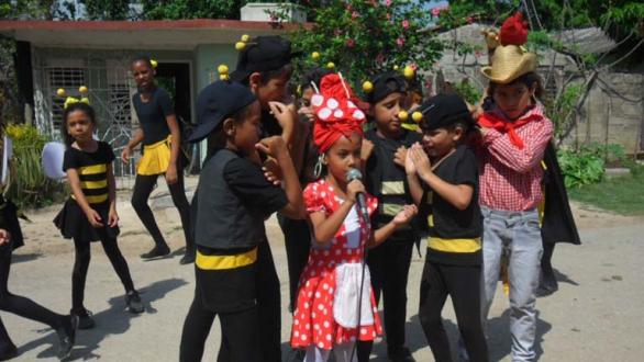 La Colmenita en una comunidad rural 
